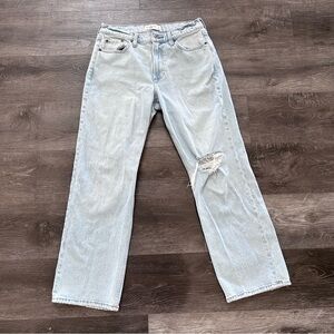 Abercrombie & Fitch Women’s Light Blue Wash The Baggy Low Rise Size 27 Short